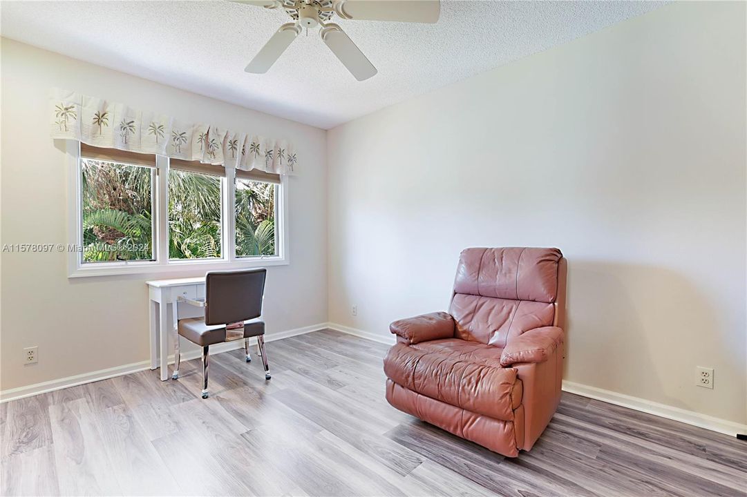 For Sale: $465,000 (2 beds, 2 baths, 1373 Square Feet)