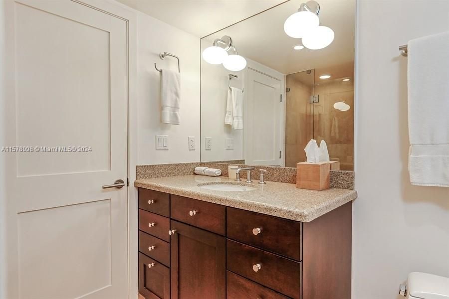 Recently Rented: $8,650 (2 beds, 2 baths, 1642 Square Feet)