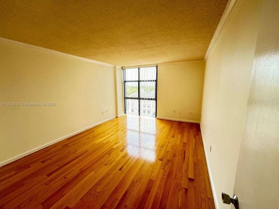 For Sale: $550,000 (2 beds, 2 baths, 1129 Square Feet)
