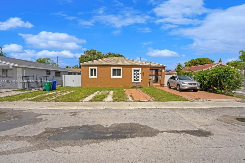 For Sale: $640,000 (4 beds, 2 baths, 1246 Square Feet)