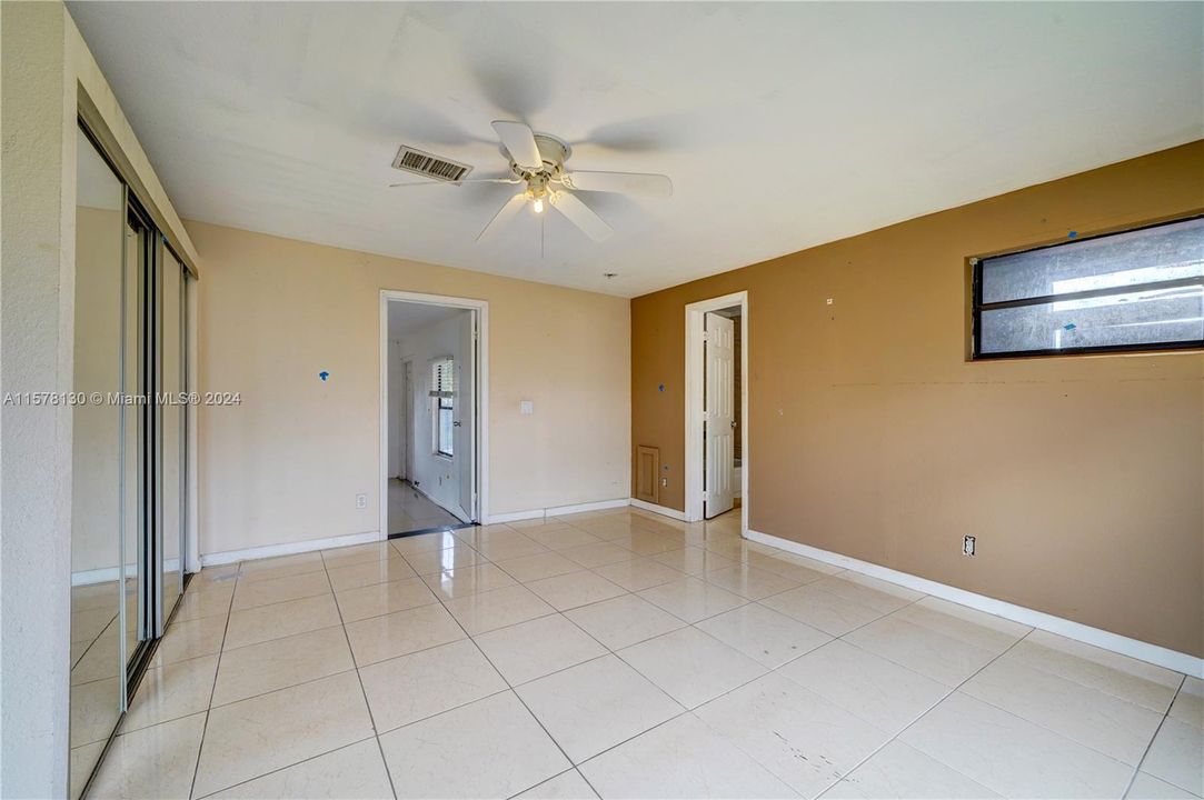 For Sale: $379,900 (3 beds, 2 baths, 1292 Square Feet)