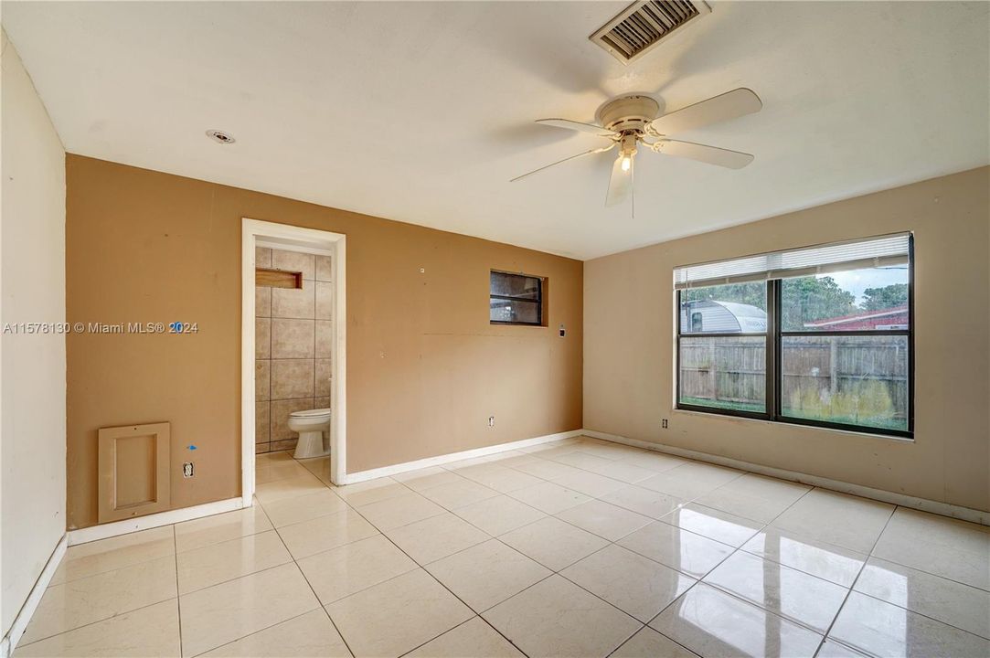 Active With Contract: $379,900 (3 beds, 2 baths, 1292 Square Feet)