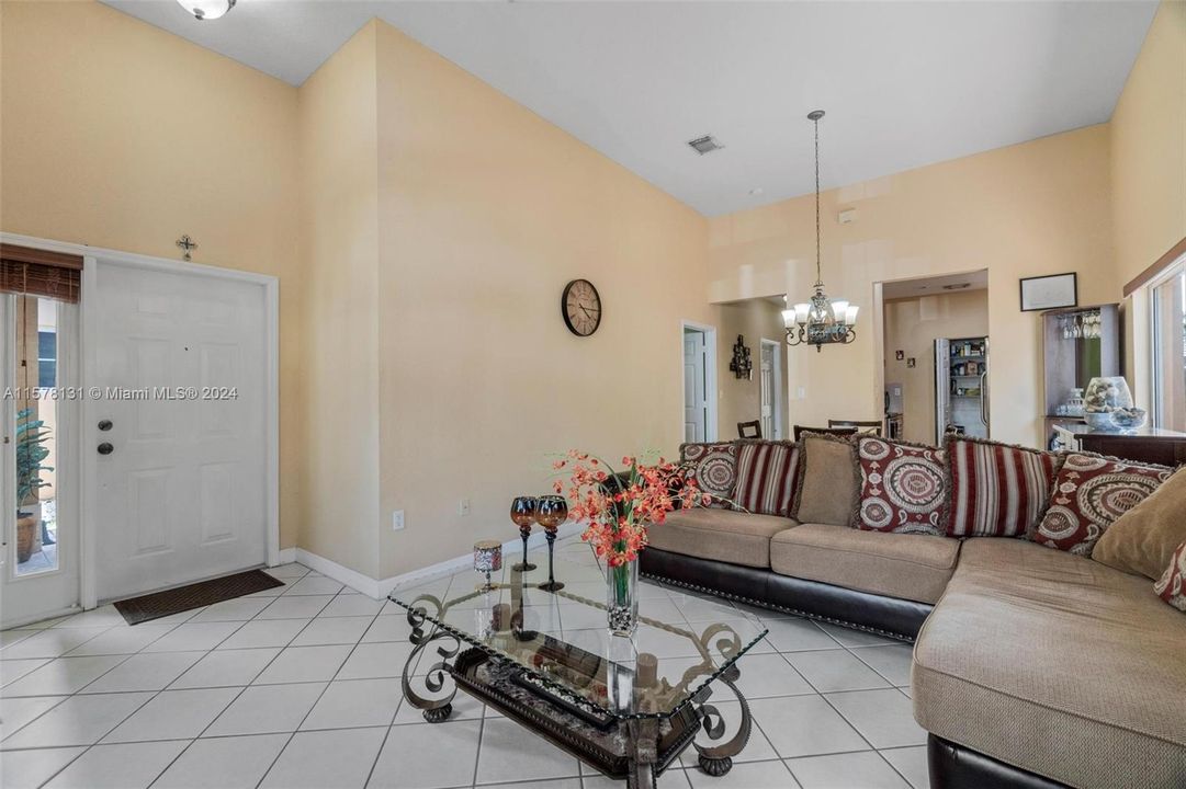 For Sale: $430,000 (3 beds, 2 baths, 1200 Square Feet)