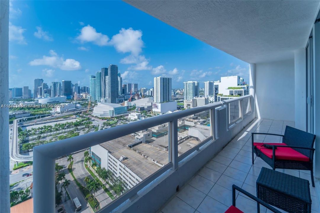 Active With Contract: $3,150 (1 beds, 1 baths, 997 Square Feet)