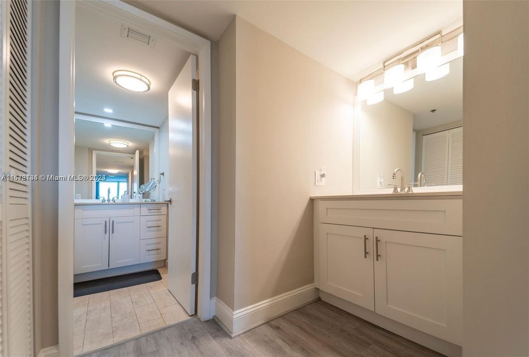 Active With Contract: $3,150 (1 beds, 1 baths, 997 Square Feet)