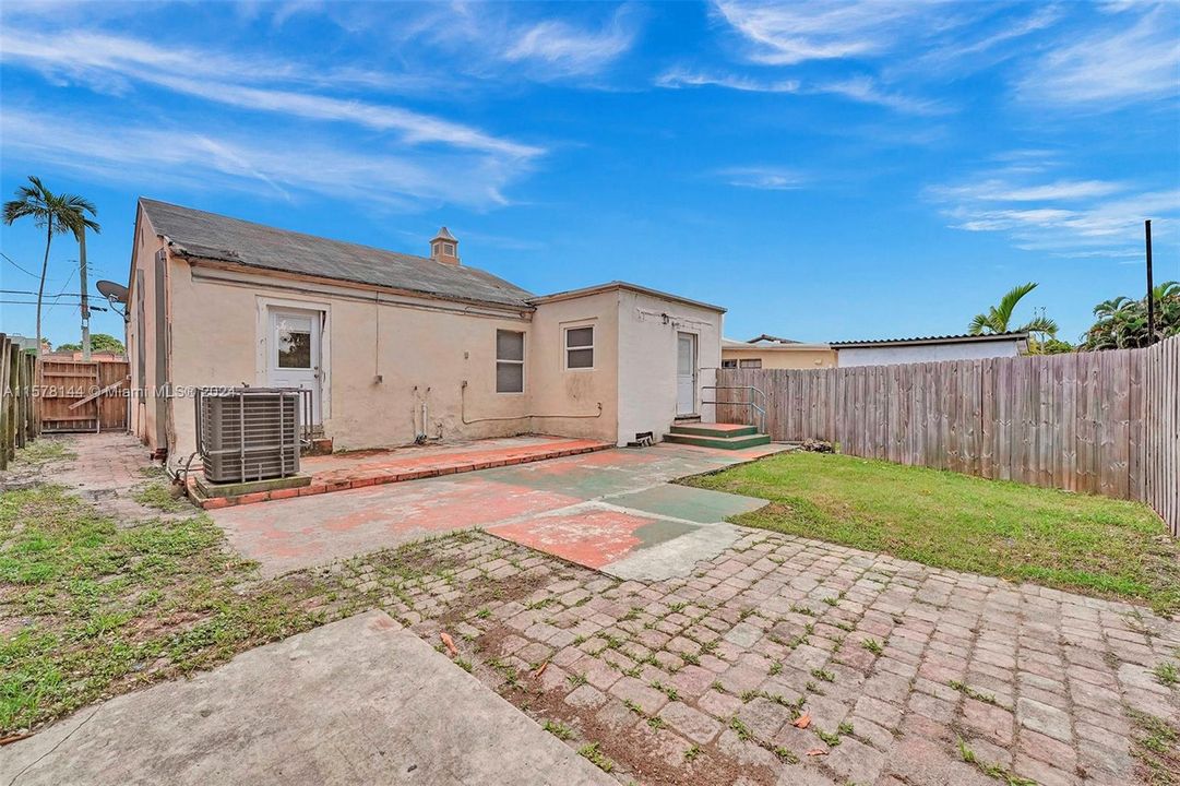 For Sale: $670,000 (3 beds, 2 baths, 1356 Square Feet)