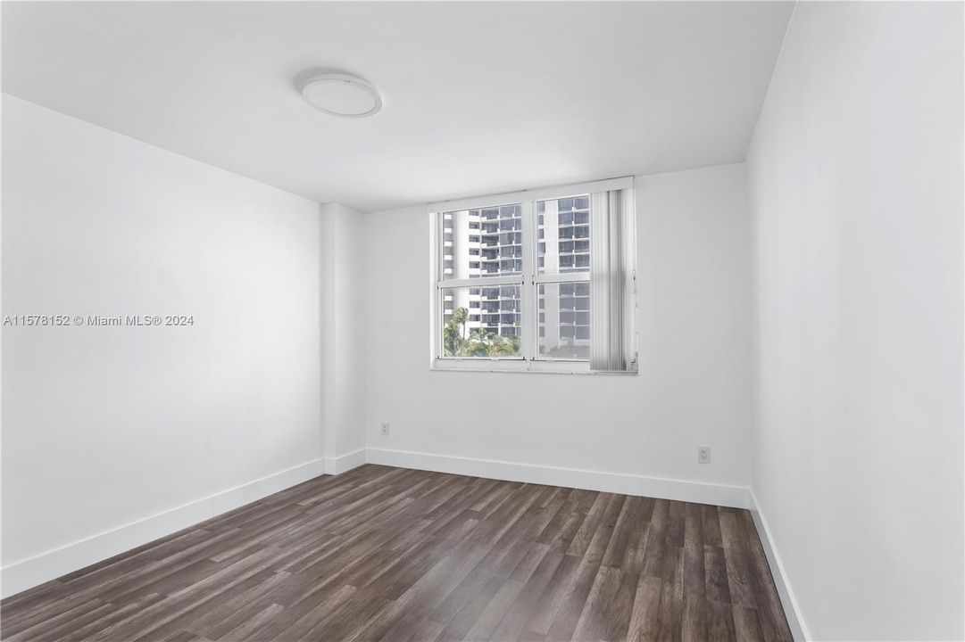 For Rent: $2,950 (1 beds, 1 baths, 682 Square Feet)
