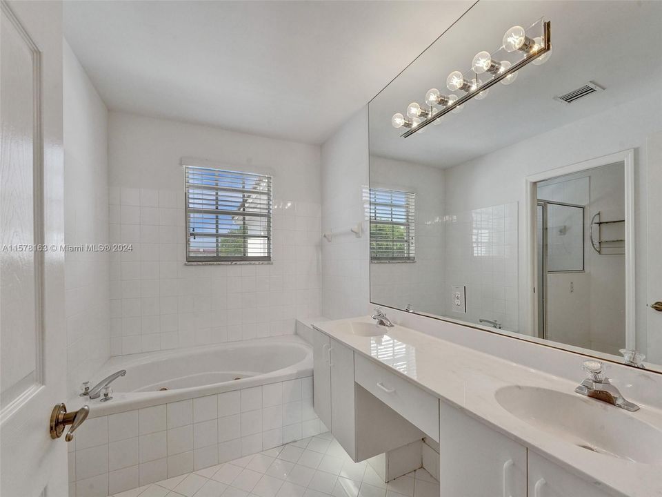 待售: $695,000 (3 贝兹, 2 浴室, 1898 平方英尺)