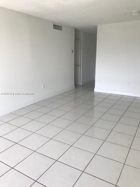 Recently Rented: $1,900 (1 beds, 1 baths, 676 Square Feet)
