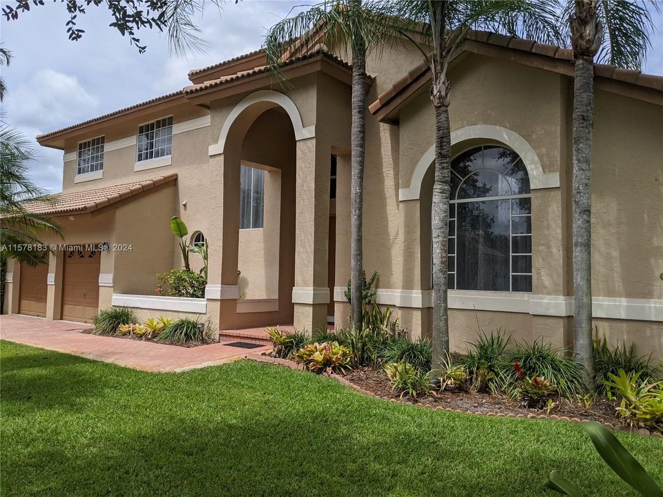 Active With Contract: $5,000 (4 beds, 3 baths, 3099 Square Feet)