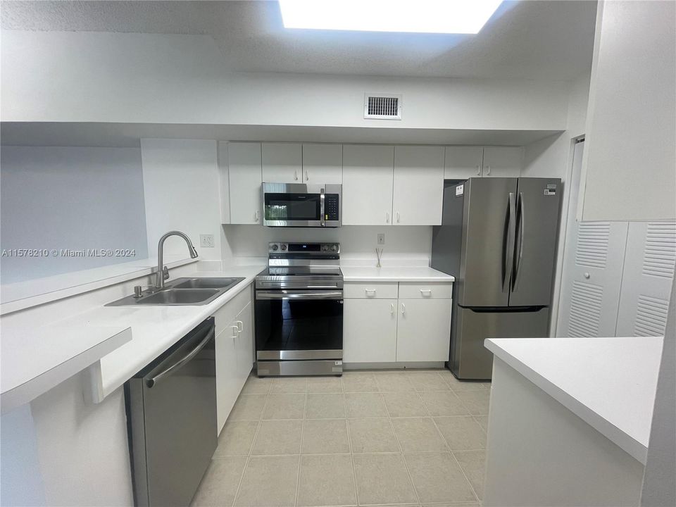 For Rent: $2,800 (3 beds, 2 baths, 1314 Square Feet)