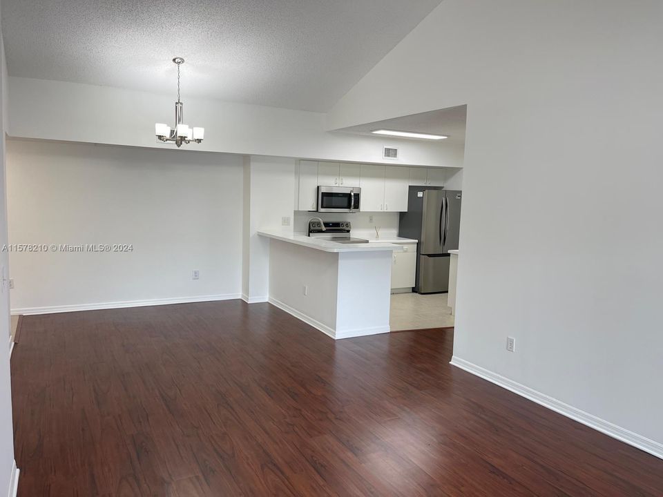 For Rent: $2,800 (3 beds, 2 baths, 1314 Square Feet)