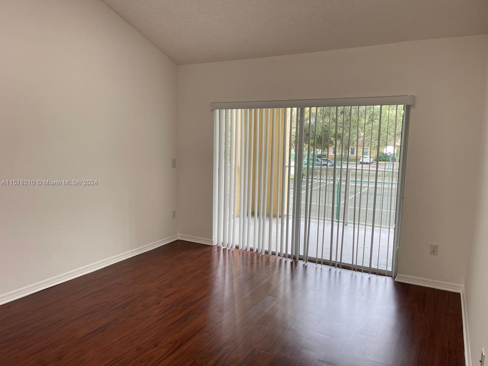 For Rent: $2,800 (3 beds, 2 baths, 1314 Square Feet)