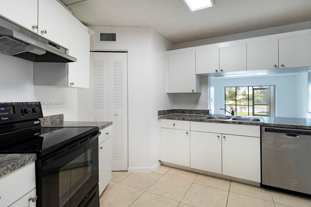 For Rent: $2,595 (3 beds, 2 baths, 1054 Square Feet)