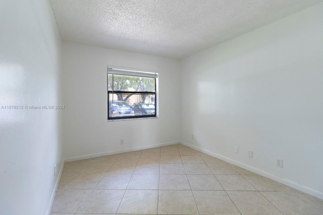 For Rent: $2,595 (3 beds, 2 baths, 1054 Square Feet)