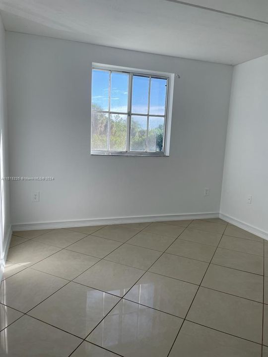 For Sale: $279,000 (2 beds, 2 baths, 1004 Square Feet)
