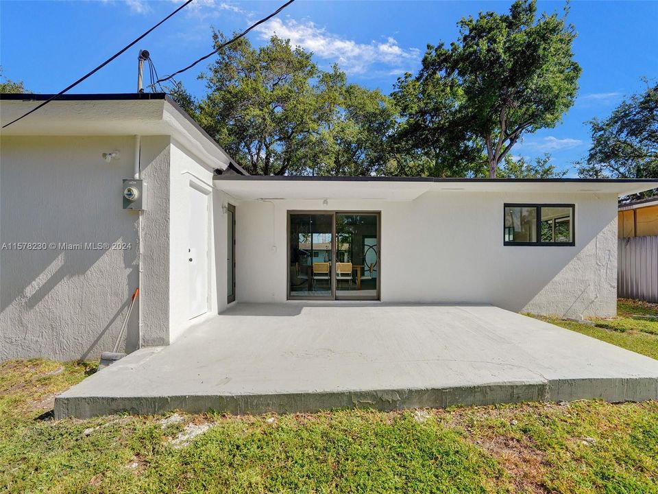 For Sale: $939,000 (3 beds, 2 baths, 1207 Square Feet)