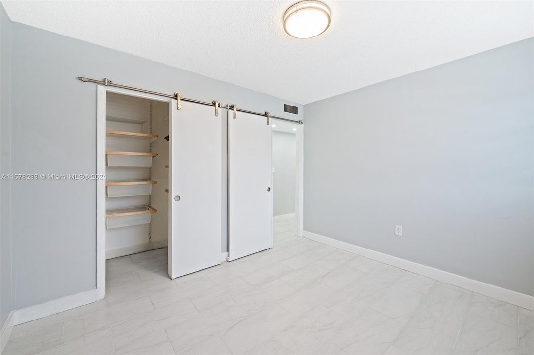Active With Contract: $2,100 (2 beds, 1 baths, 707 Square Feet)