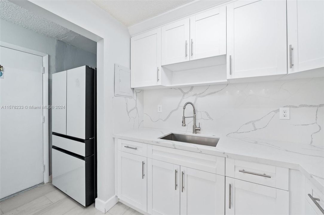 Active With Contract: $2,100 (2 beds, 1 baths, 707 Square Feet)