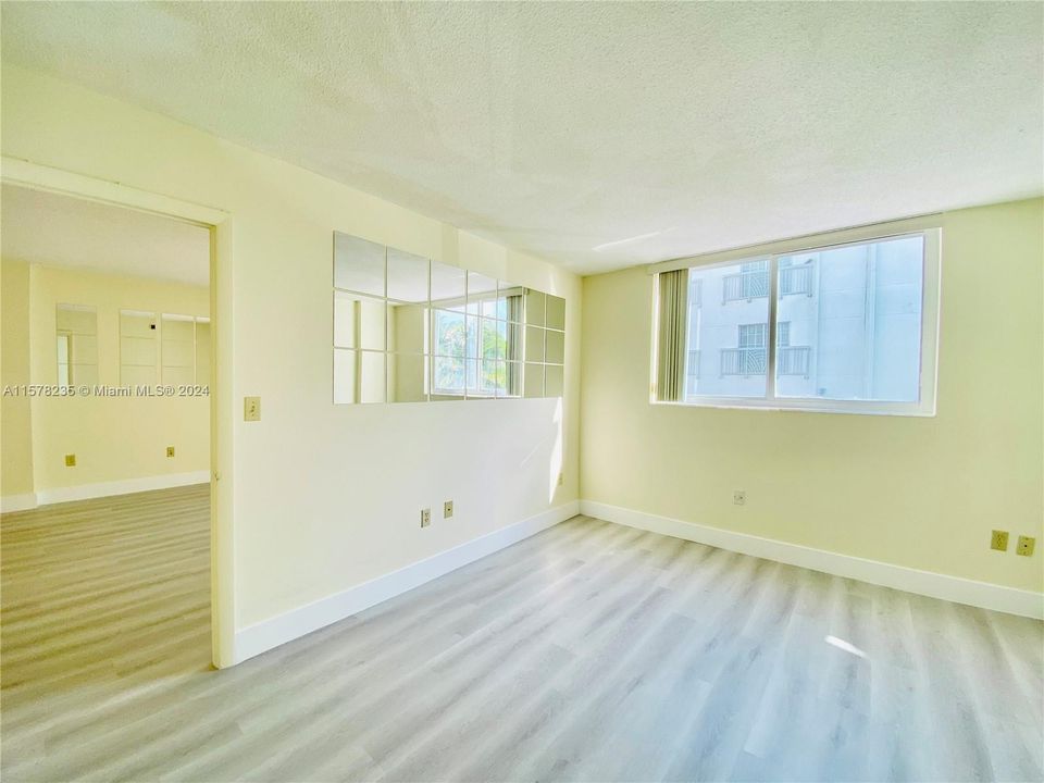 For Sale: $425,000 (1 beds, 1 baths, 655 Square Feet)