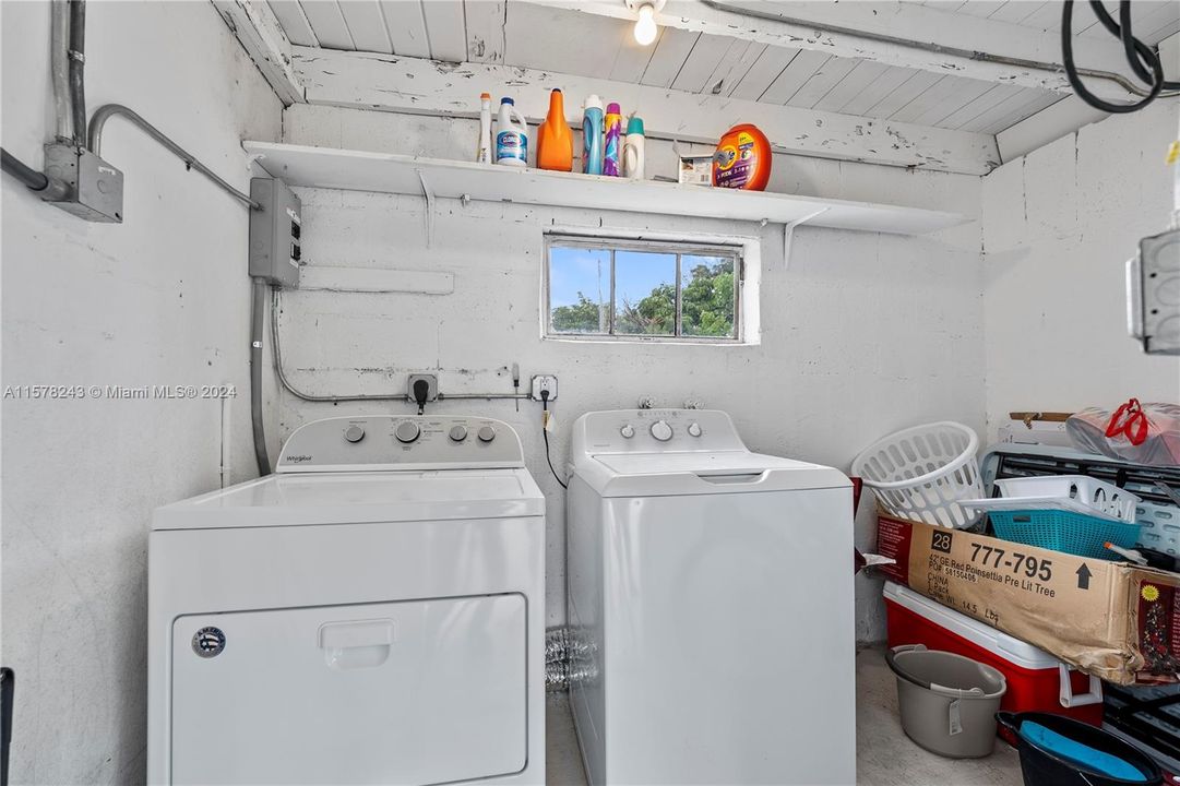 Active With Contract: $445,000 (2 beds, 1 baths, 1120 Square Feet)