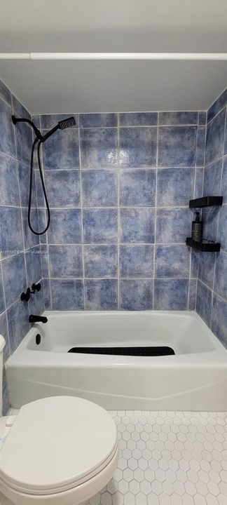 Active With Contract: $254,000 (2 beds, 1 baths, 760 Square Feet)