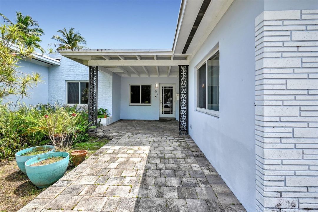 Recently Sold: $1,099,000 (4 beds, 3 baths, 1954 Square Feet)