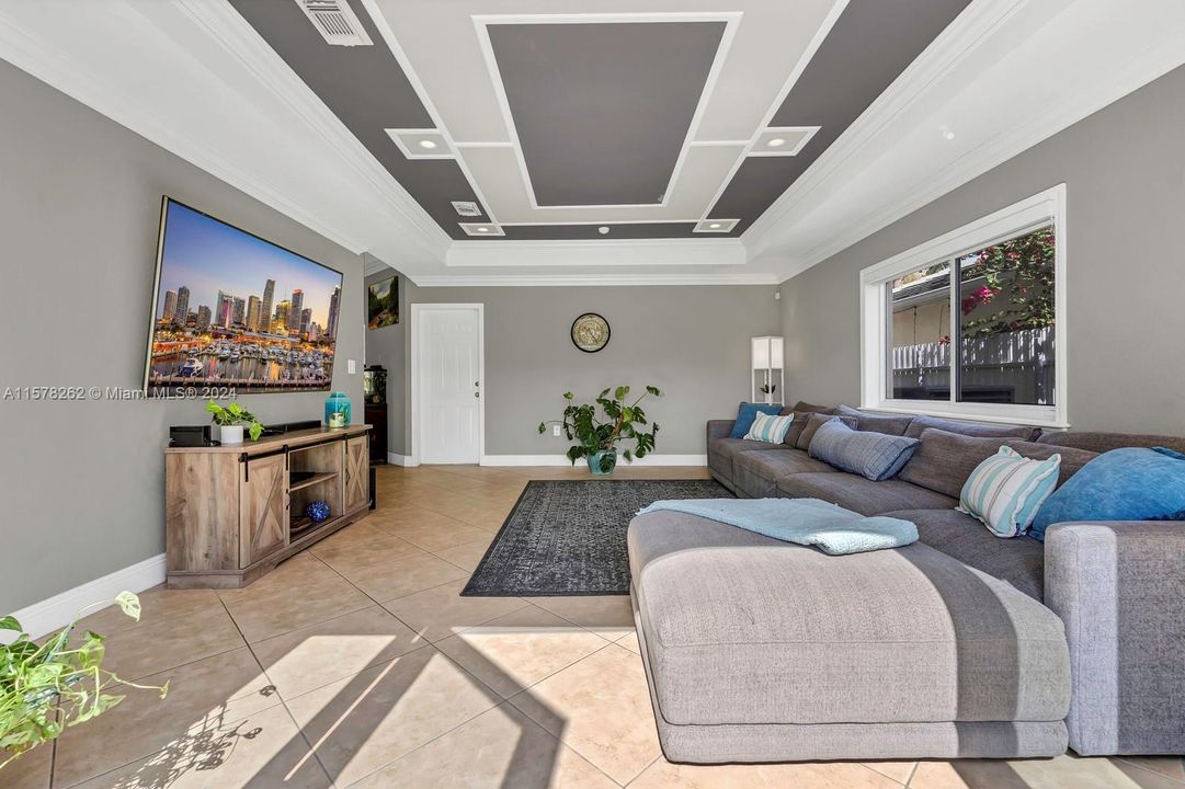 Active With Contract: $600,000 (3 beds, 3 baths, 2664 Square Feet)