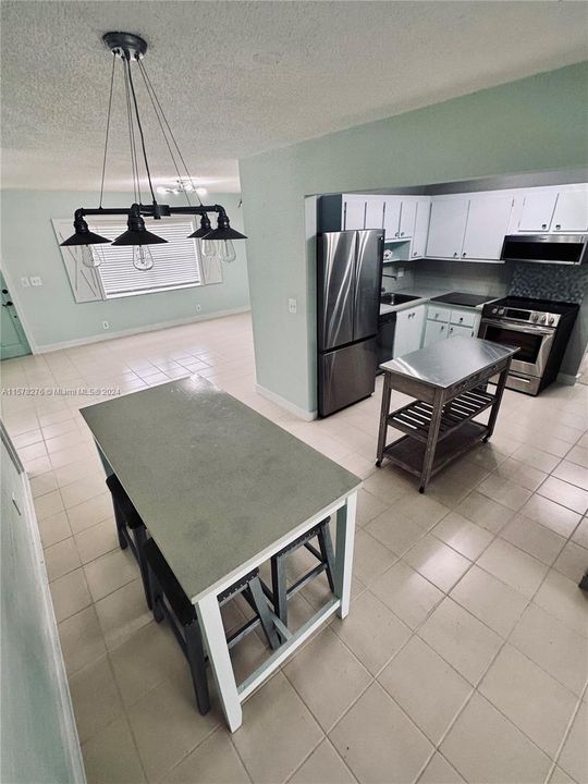 Recently Rented: $3,995 (4 beds, 2 baths, 1785 Square Feet)