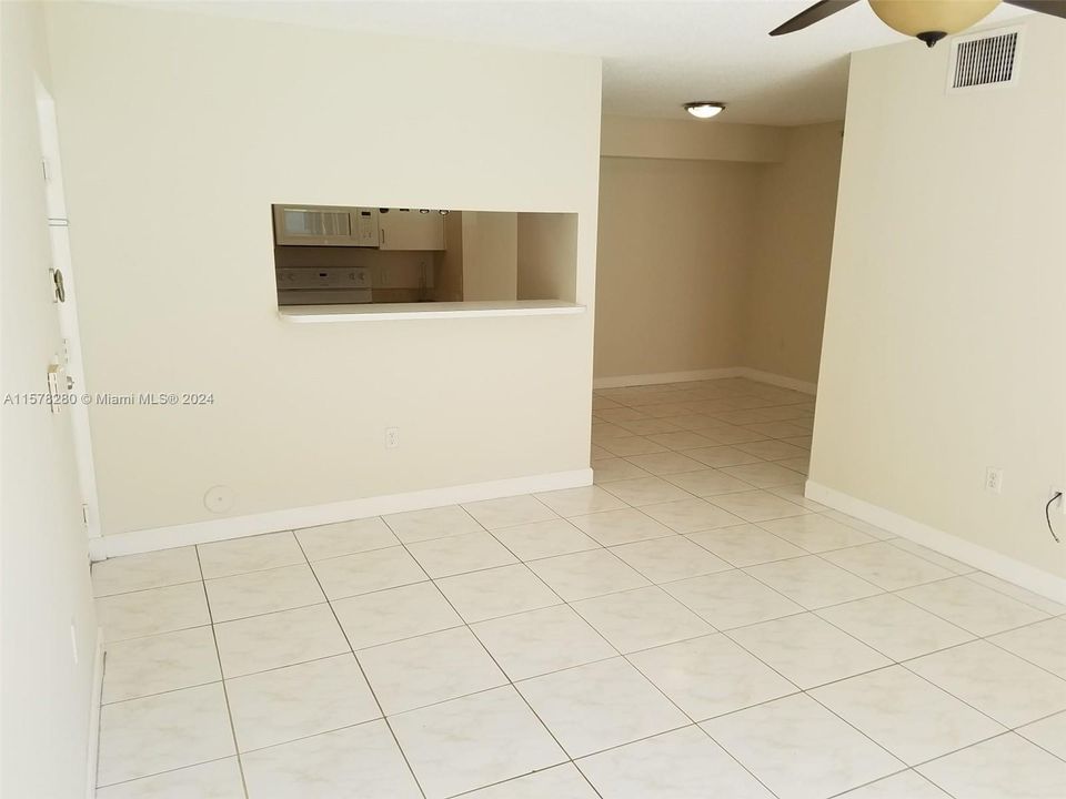 For Sale: $234,000 (1 beds, 1 baths, 665 Square Feet)