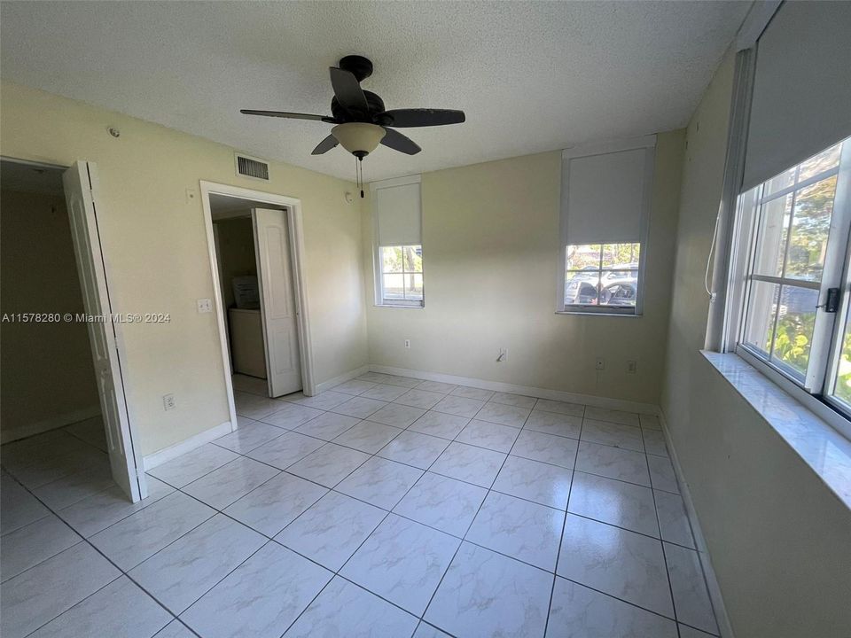 For Sale: $234,000 (1 beds, 1 baths, 665 Square Feet)