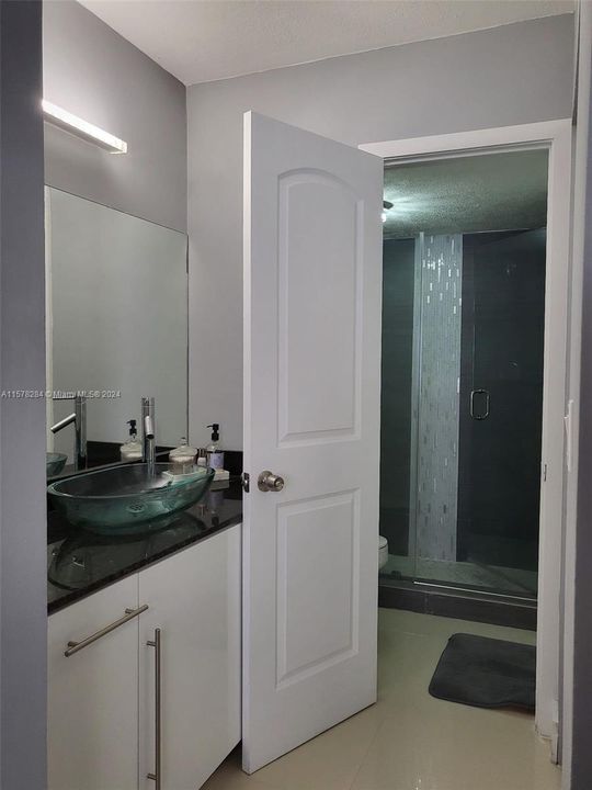 For Sale: $330,000 (2 beds, 2 baths, 897 Square Feet)