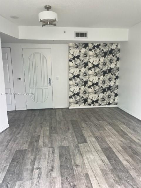 For Rent: $2,700 (1 beds, 1 baths, 800 Square Feet)