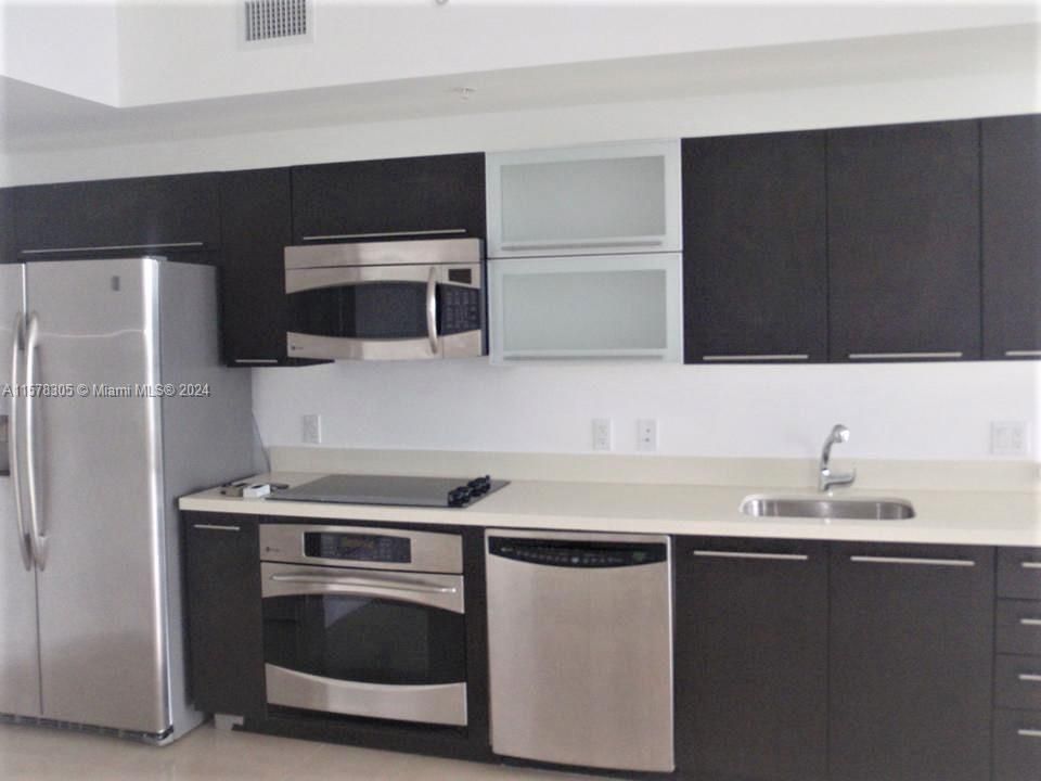 For Rent: $3,900 (2 beds, 2 baths, 1114 Square Feet)