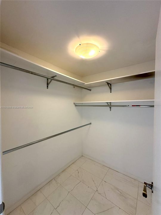 For Rent: $2,088 (1 beds, 1 baths, 723 Square Feet)