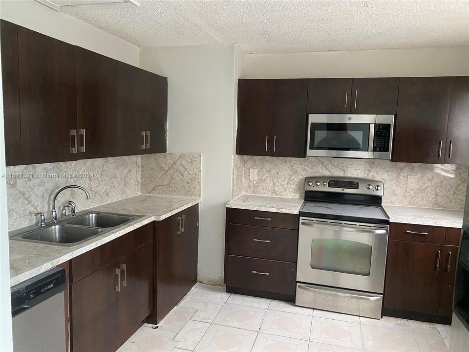 For Rent: $4,000 (4 beds, 2 baths, 1820 Square Feet)