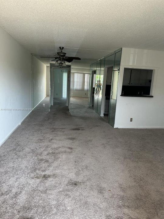 For Rent: $1,350 (1 beds, 1 baths, 720 Square Feet)