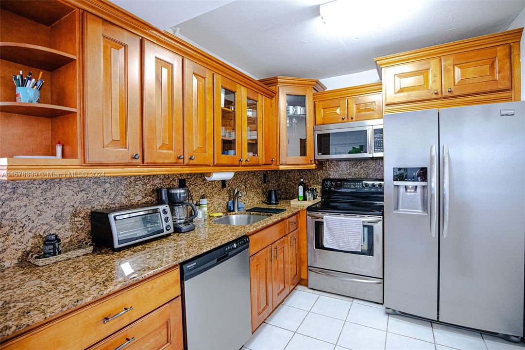 For Rent: $3,000 (2 beds, 2 baths, 1054 Square Feet)