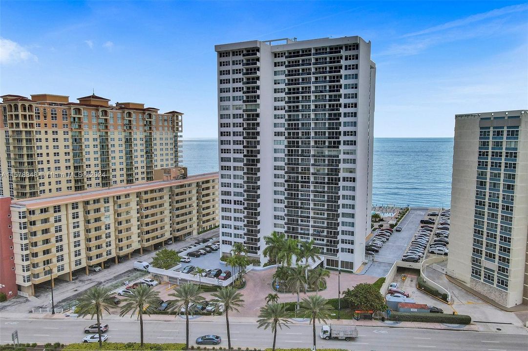 Active With Contract: $4,000 (2 beds, 2 baths, 1500 Square Feet)