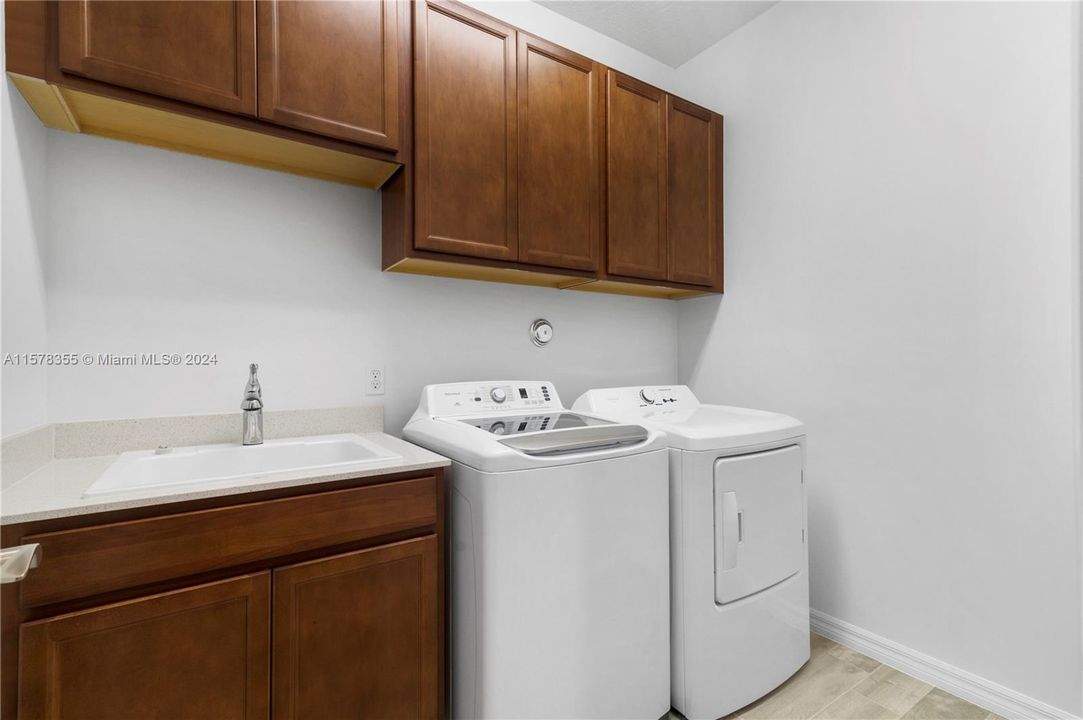 For Rent: $4,600 (3 beds, 2 baths, 2070 Square Feet)