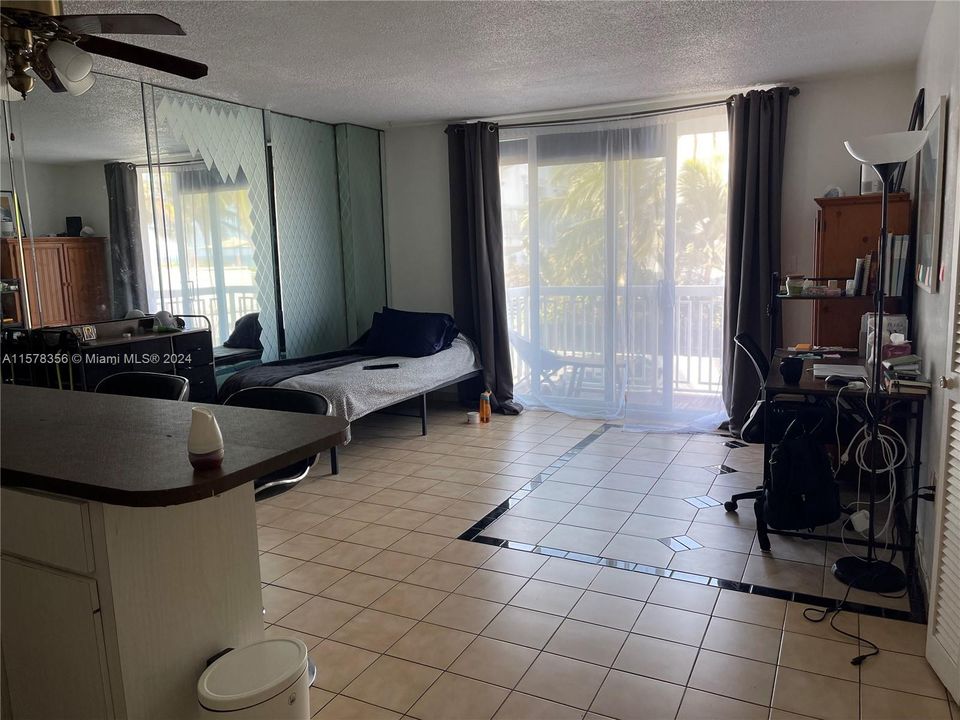 Active With Contract: $1,700 (0 beds, 1 baths, 404 Square Feet)