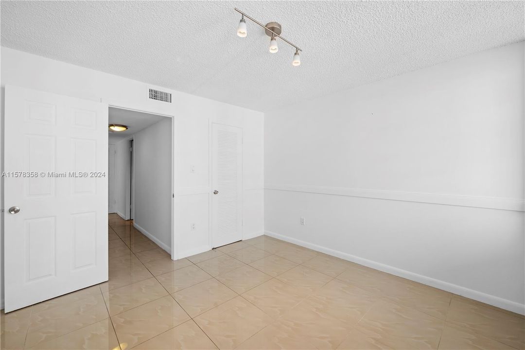 For Sale: $385,000 (2 beds, 2 baths, 1565 Square Feet)