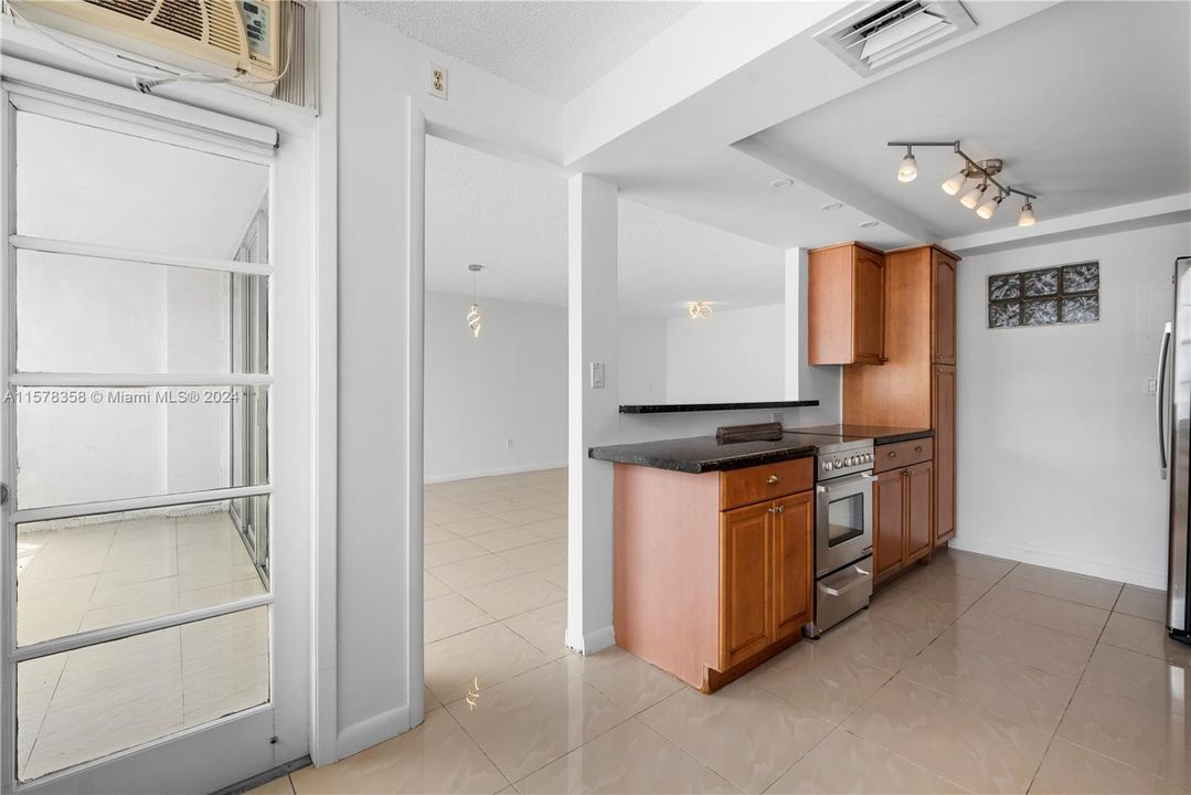 For Sale: $385,000 (2 beds, 2 baths, 1565 Square Feet)
