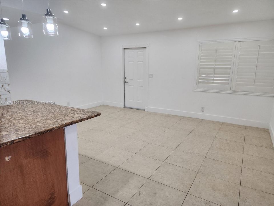 For Sale: $349,000 (2 beds, 1 baths, 748 Square Feet)