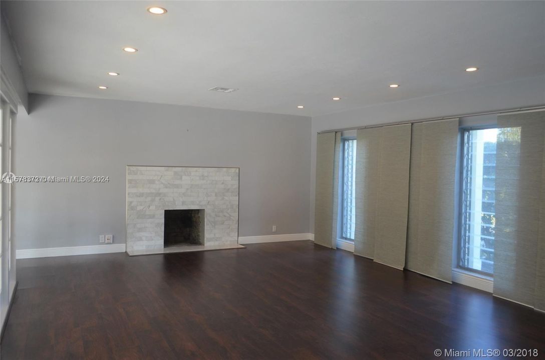 Active With Contract: $7,900 (3 beds, 2 baths, 2324 Square Feet)