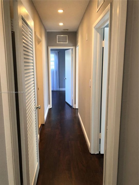 Active With Contract: $7,900 (3 beds, 2 baths, 2324 Square Feet)