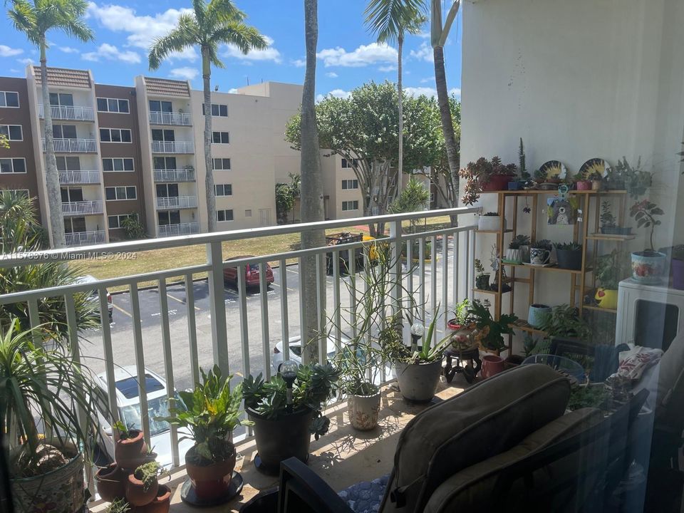 For Rent: $1,875 (1 beds, 1 baths, 870 Square Feet)