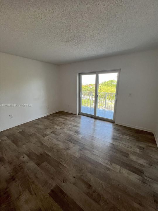 For Rent: $1,750 (1 beds, 1 baths, 760 Square Feet)