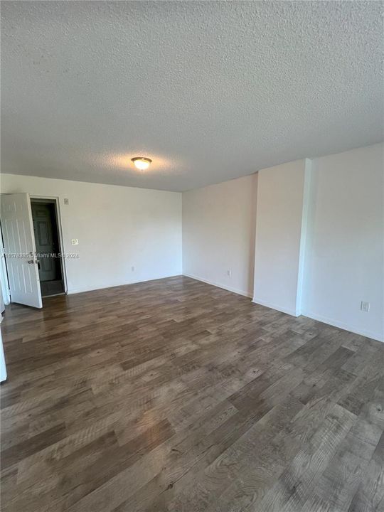 Recently Rented: $1,800 (1 beds, 1 baths, 760 Square Feet)