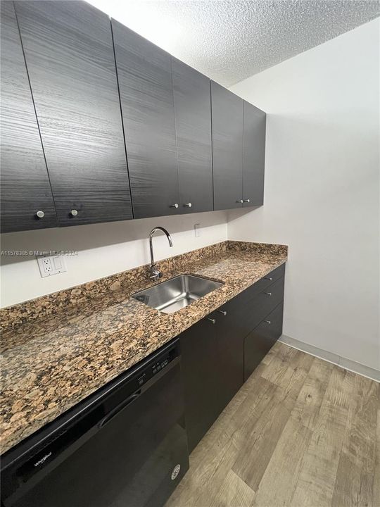 Recently Rented: $1,800 (1 beds, 1 baths, 760 Square Feet)